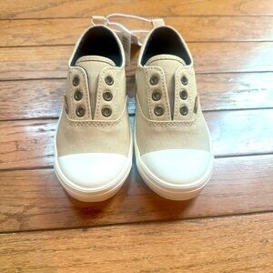 Tan toddler boys shoes, NWT, Old Navy, size 8